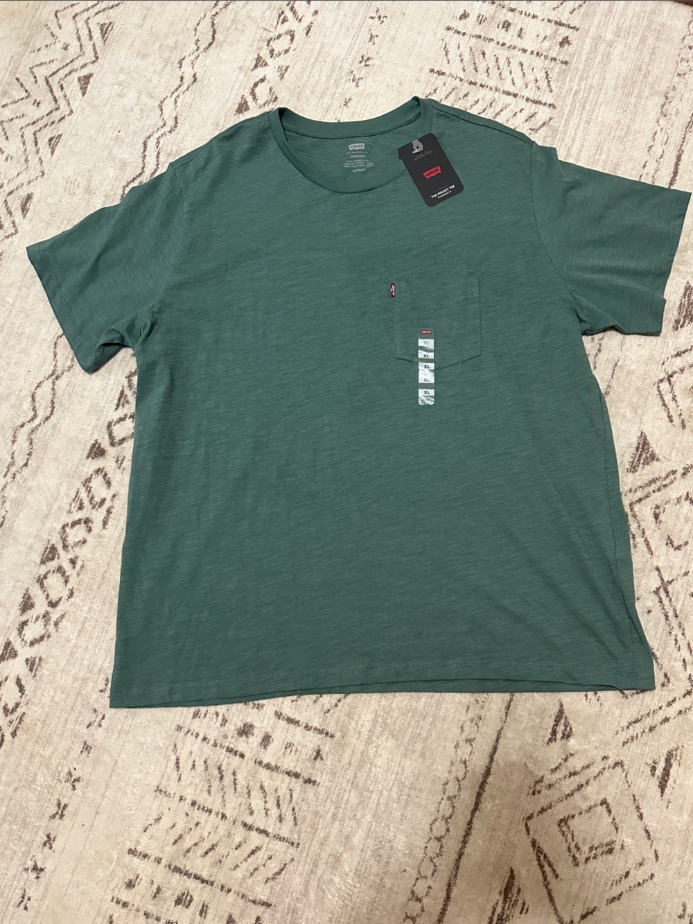 Levi's NWT Men's Crewneck Pocket Tee in Forest Green